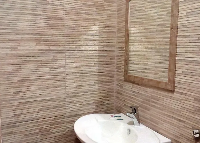 White Margarit Πανσιόν *