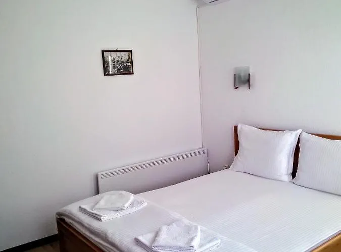 White Margarit Πανσιόν