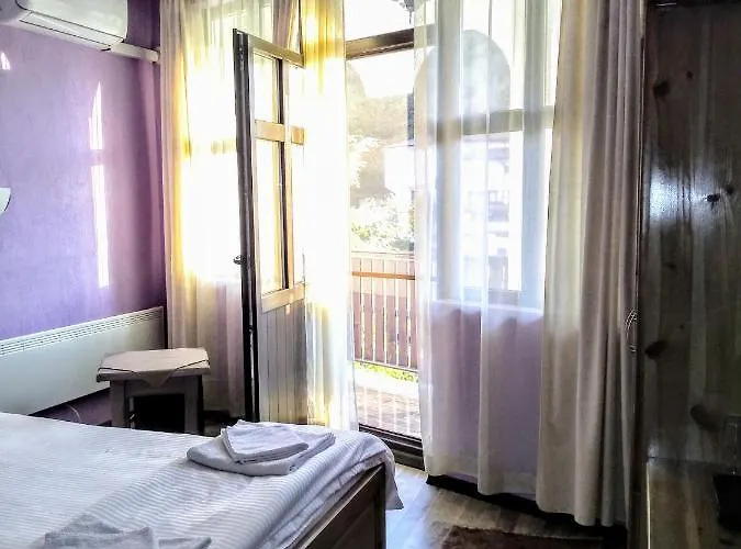 White Margarit Πανσιόν