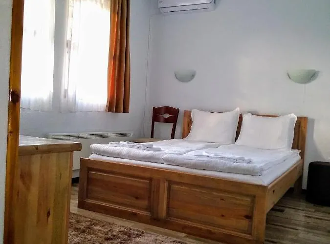 White Margarit Μελένικο